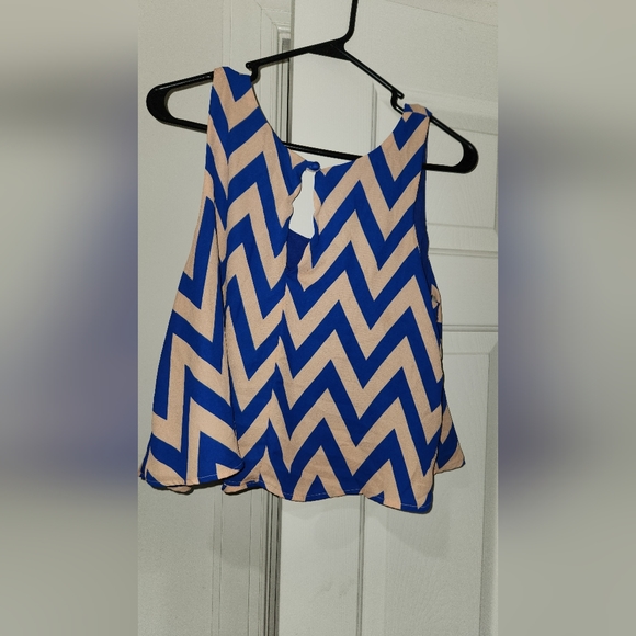 FIFTY STREET TOP ! - Picture 2 of 3